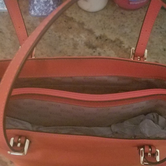 Michael Kors Jet Set purse - Picture 3 of 8